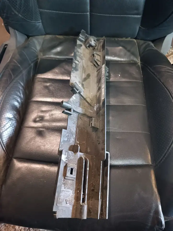 BMW 3 F30 F35 F31 (2012 - 2018) M151669G Кронштейн панели радиатора — фото 1