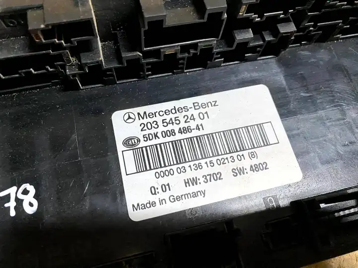 Mercedes-Benz C W203 (2000 - 2007) a2035452401 Блок монтирования реле — фото 5