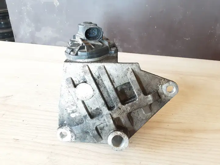 Volkswagen PASSAT B6 (2005 - 2010)  06F131503B Клапан EGR