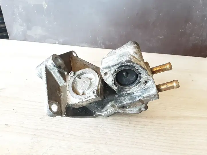 Volkswagen PASSAT B6 (2005 - 2010)  06F131503B Клапан EGR