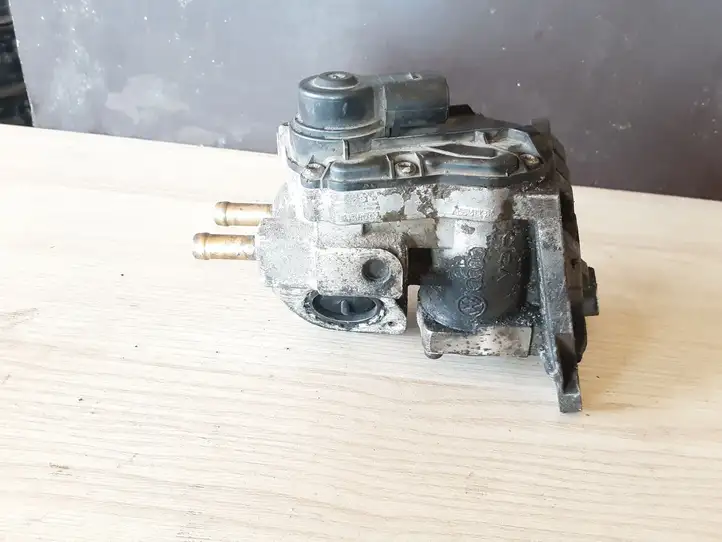 Volkswagen PASSAT B6 (2005 - 2010)  06F131503B Клапан EGR