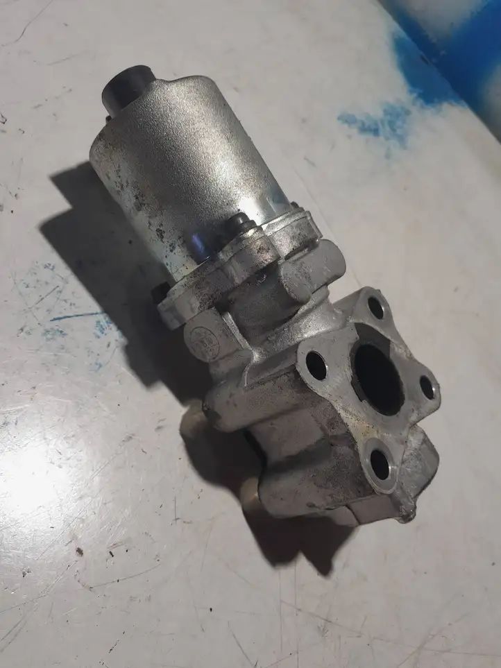 Opel Vectra (2005 - 2009)  2562026092 Клапан EGR