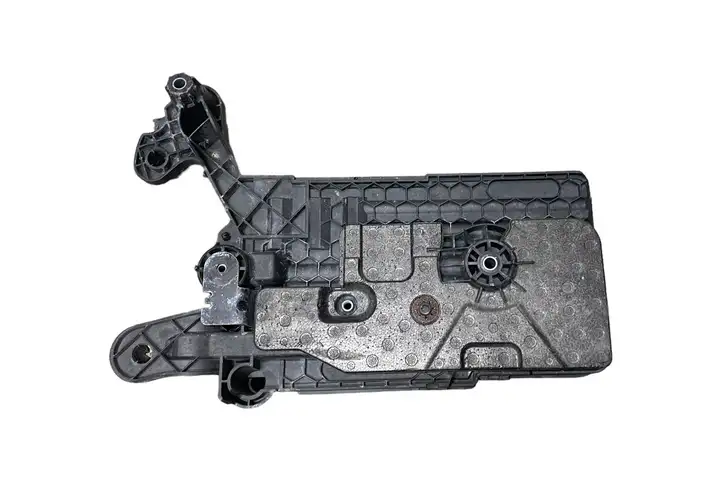 Volkswagen Golf VII (2013 - 2019) 5Q0915331H Площадка аккумулятора — фото 3