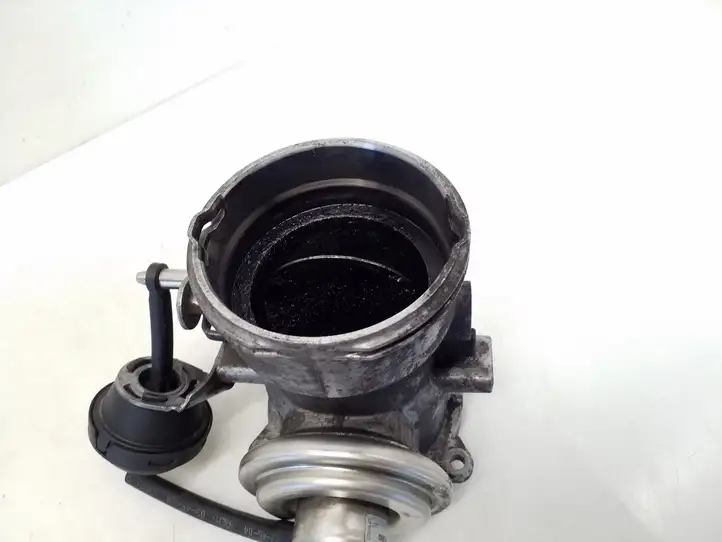 Volkswagen Transporter-Caravelle (2003 - 2009)  070128073 Клапан EGR