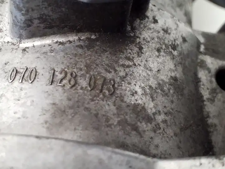 Volkswagen Transporter-Caravelle (2003 - 2009)  070128073 Клапан EGR