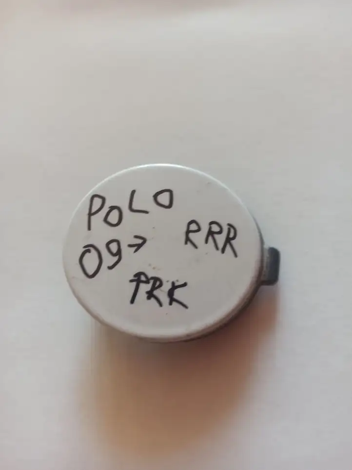 Volkswagen Cross Polo (2009 - 2018) 6R0807241 Заглушка буксировочной петли — фото 1