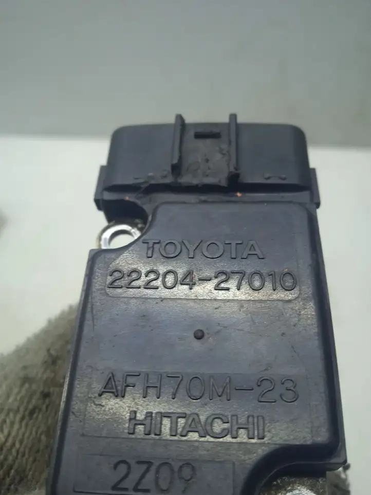 Toyota Avensis Verso (2004 - 2009) 2220427010 Датчик массового расхода воздуха — фото 3