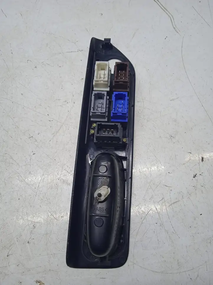 Renault Laguna I (1993 - 2001) 7701686 Кнопка стеклоподъемников — фото 4