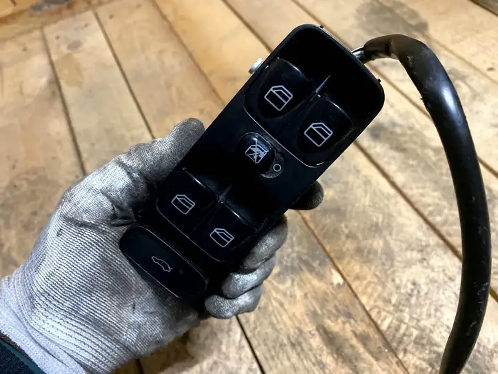 Mercedes-Benz CLK A209,C209 (2002 - 2009) a2098203410 Блок кнопок стеклоподъемников — фото 3