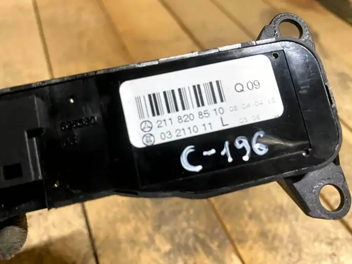 Mercedes-Benz E W211 (2002 - 2009) a2118208510 Включатель зеркал — фото 5