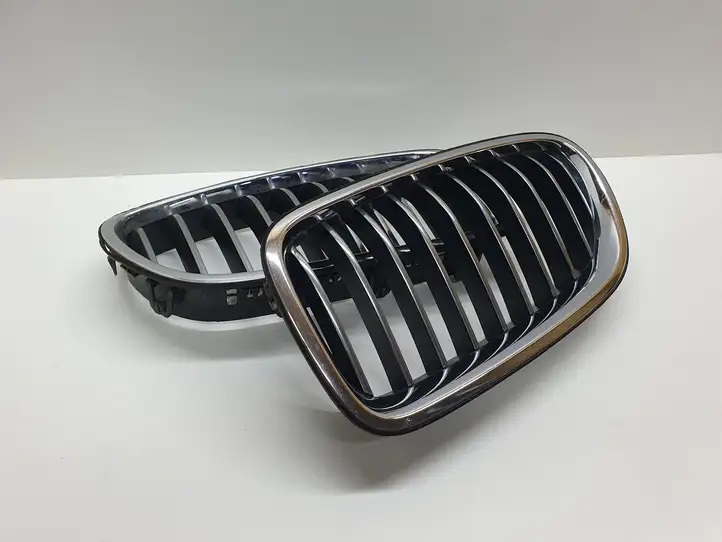 BMW 5 F10 F11 (2009 - 2016) 7336478 Верхняя решетка радиатора — фото 1