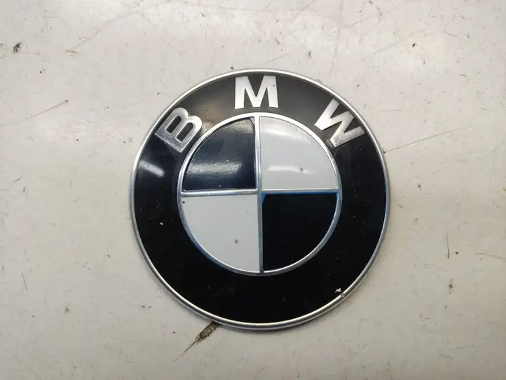 BMW 5 F10 F11 (2009 - 2016) 7057794 Эмблема производителя — фото 1