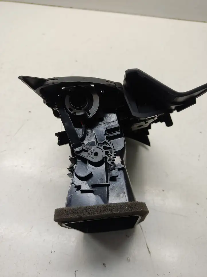 Audi A6 C7 (2011 - 2014) 4G1820901 Боковой воздушный дефлектор — фото 10