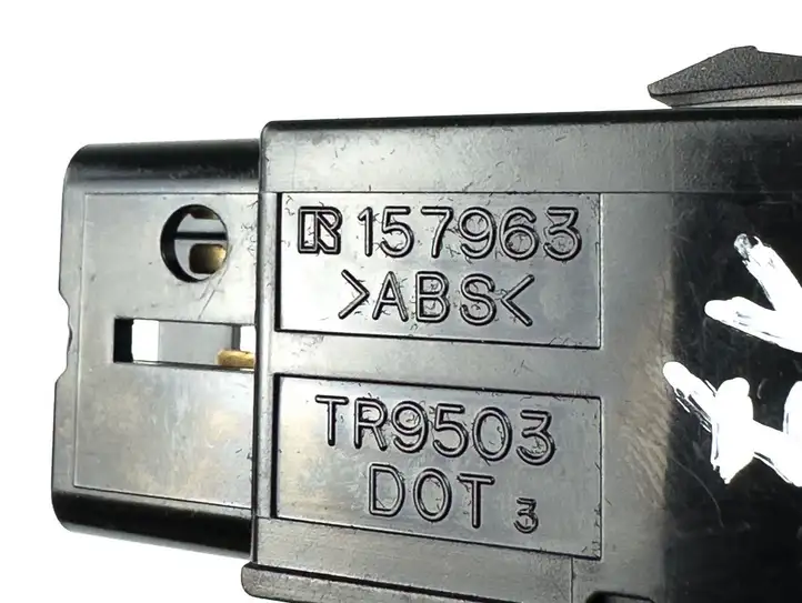 Toyota Avensis T250 (2006 - 2009) 157963 Включатель аварийных фонарей — фото 5