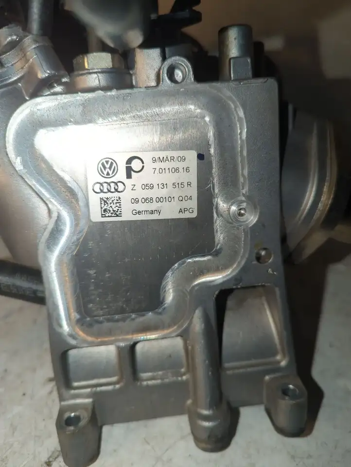 Audi A4 S4 B8 8K (2007 - 2011) 059131515R Охладитель клапана EGR — фото 3
