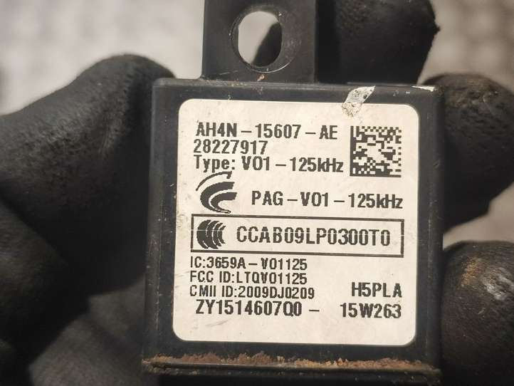 Land Rover Discovery (2013 - 2016)  AH4N15607 Блок управления иммобилайзера