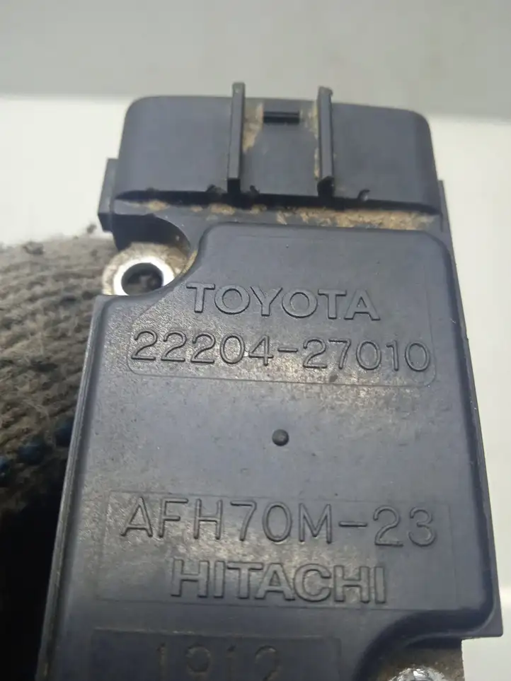 Toyota Avensis Verso (2004 - 2009) 2220427010 Датчик массового расхода воздуха — фото 2