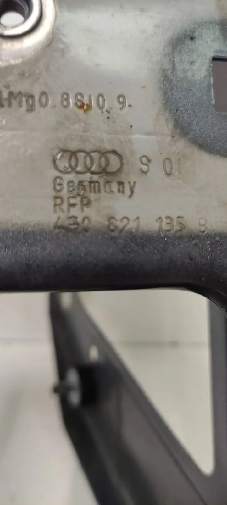 Audi A6 S6 C6 4F (2008 - 2011) 4F0621135B Крепление крыла — фото 4
