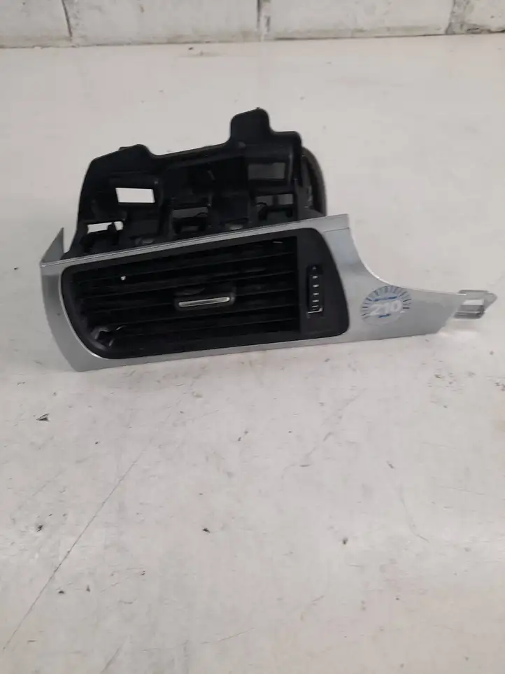 Audi A6 C7 (2011 - 2014) 4G1820901 Боковой воздушный дефлектор — фото 1