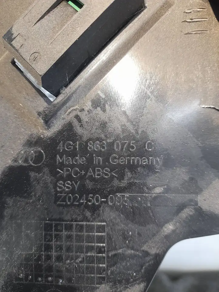 Audi A6 C7 (2011 - 2014) 4G1863075C Нижняя отделка панели приборов — фото 3