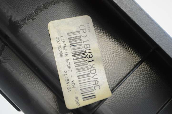 Jeep Cherokee (2001 - 2007)  1BU31XDVAC Отделка порога багажника
