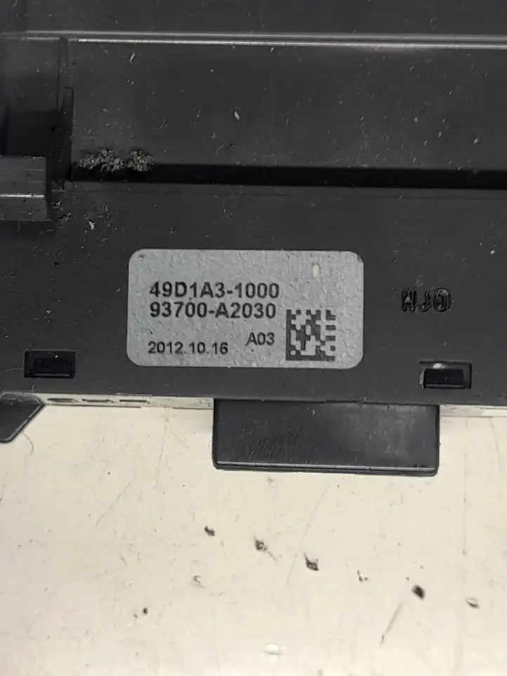 Kia Ceed (2012 - 2015) 49D1A31000 Включатель обогрева — фото 2