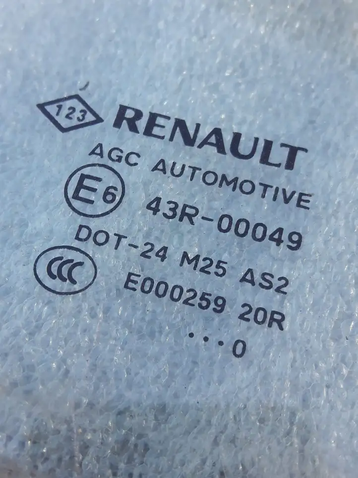 Renault Scenic III - Grand scenic III (2009 - 2016) 43R00049 Стекло передней двери — фото 2