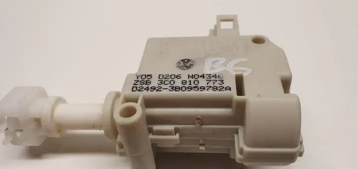 Volkswagen PASSAT B6 (2005 - 2010) 3C0810773 Привод замка крышки топливного бака — фото 4