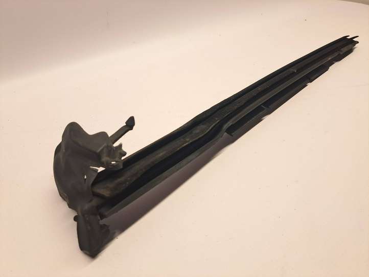 Audi A4 (2004 - 2009)  8H0839480C Уплотнительная резина стекла задней двери