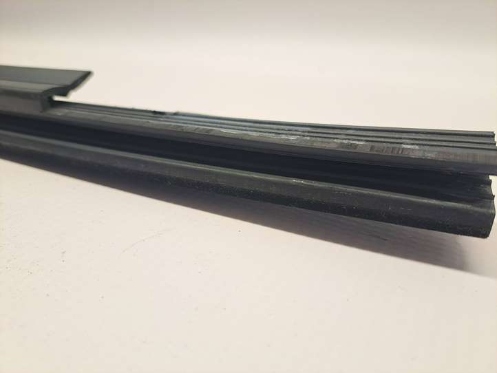 Audi A4 (2004 - 2009)  8H0839480C Уплотнительная резина стекла задней двери