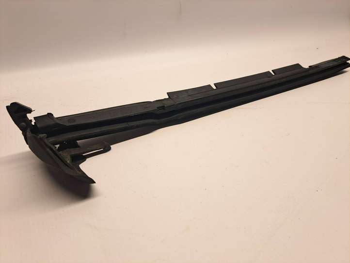 Audi A4 (2004 - 2009)  8H0839480C Уплотнительная резина стекла задней двери