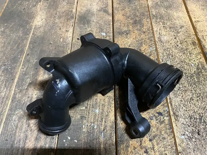 Mercedes-Benz E W211 (2002 - 2009) a6481400387 Патрубок турбины — фото 1