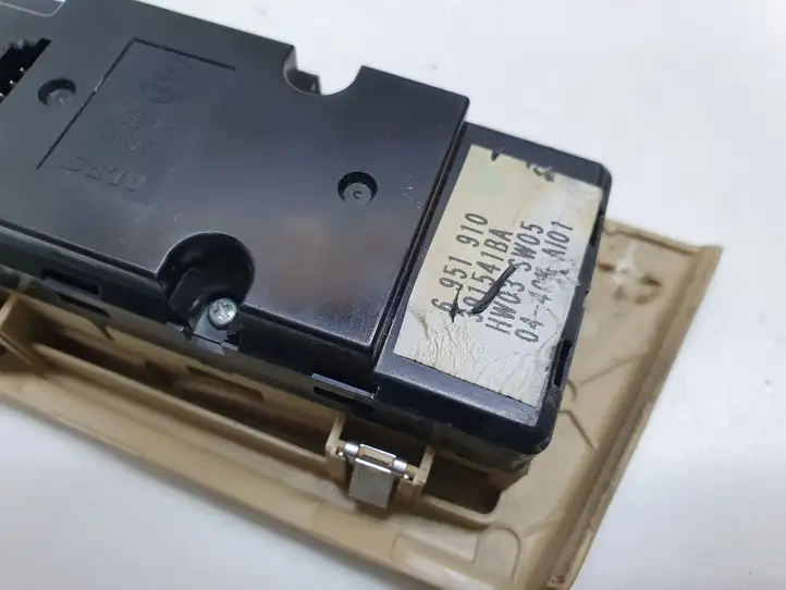 BMW 5 E60 E61 (2004 - 2010) 6951910 Кнопка стеклоподъемников — фото 4