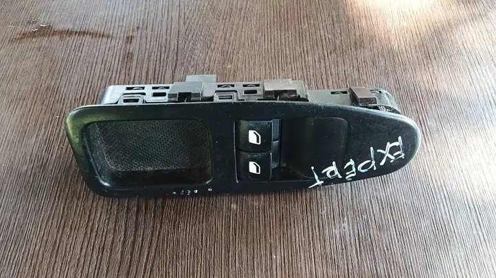 Fiat Scudo (2007 - 2016) 1499609077 Блок кнопок стеклоподъемников — фото 4