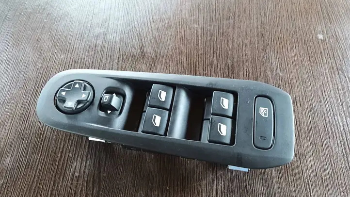 Peugeot 308 (2013 - 2021) 96788281ZD Блок кнопок стеклоподъемников — фото 1