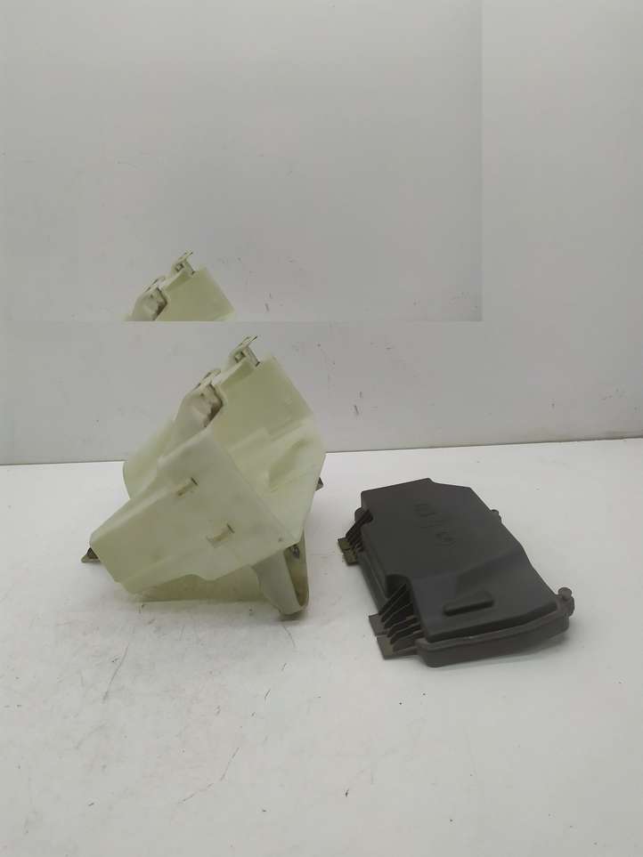 Mercedes-Benz C W205 (2014 - 2021)  A2055400124 Крышка ящика предохранителей