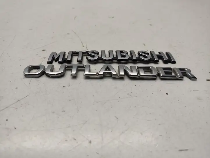 Mitsubishi Outlander (2012 - 2014) Эмблема производителя — фото 3