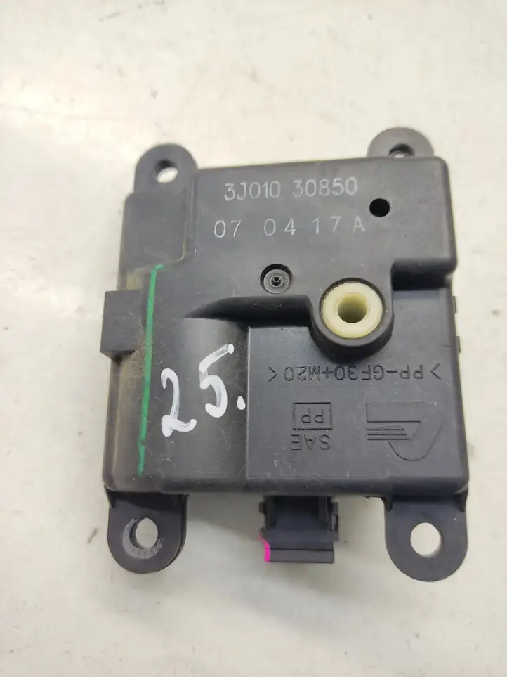 Nissan Qashqai (2006 - 2010) 3J01030850 Двигатель задвижки потока воздуха — фото 1
