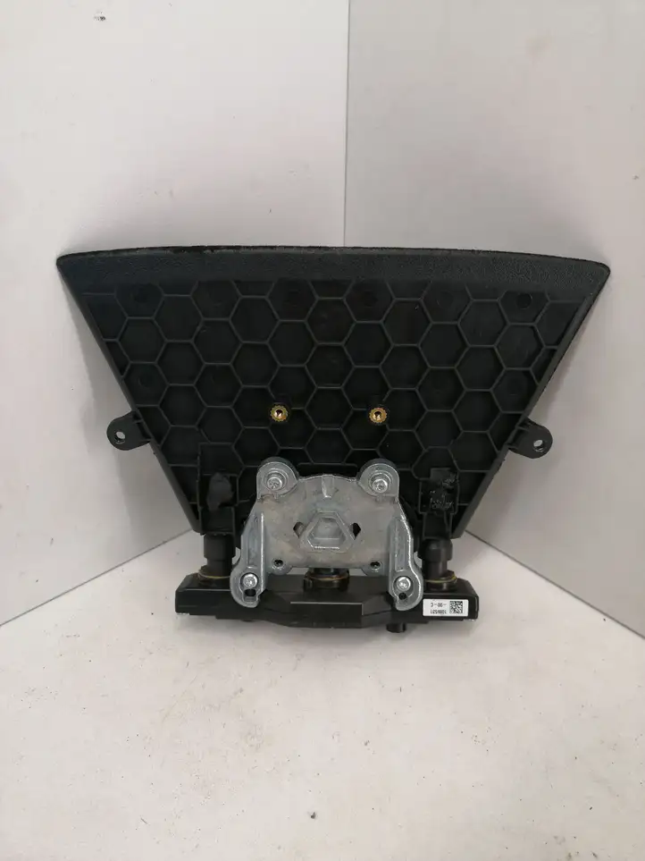 Tesla Model X (2015 - 2021) 108953100C Камера в лобовом стекле — фото 4