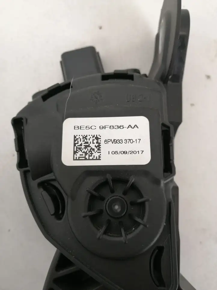 Tesla Model X (2015 - 2021) BE5C9F836AA Педаль акселератора — фото 2