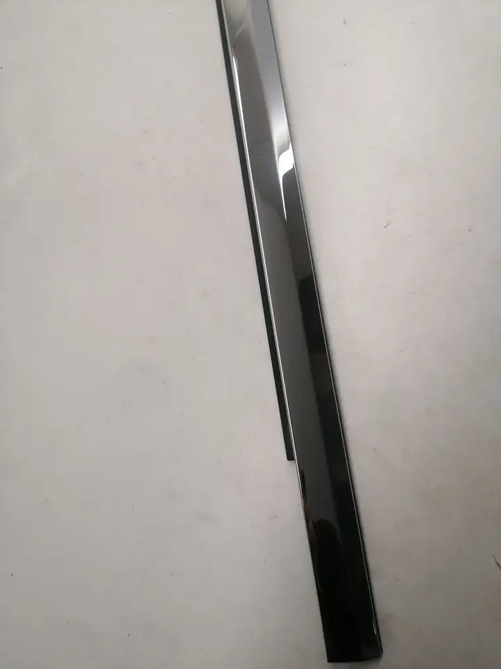 Tesla Model X (2015 - 2021) 103217300D Накладка стекла передней двери — фото 4