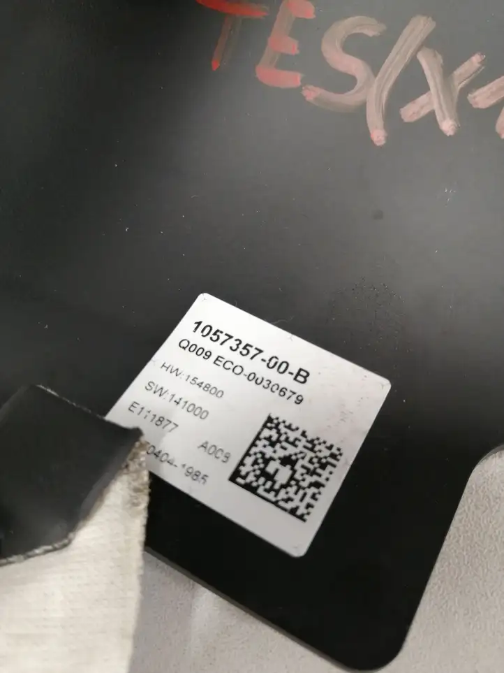 Tesla Model X (2015 - 2021) 100830301D Обшивка рулевой колонки — фото 6