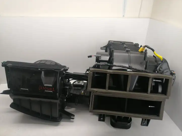 Tesla Model X (2015 - 2021) 103753000J Комплект системы вентиляции салона — фото 9