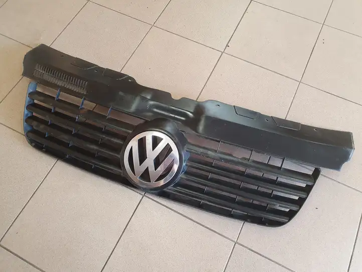 Volkswagen Transporter - Caravelle T5 (2003 - 2009) Верхняя решетка радиатора — фото 1