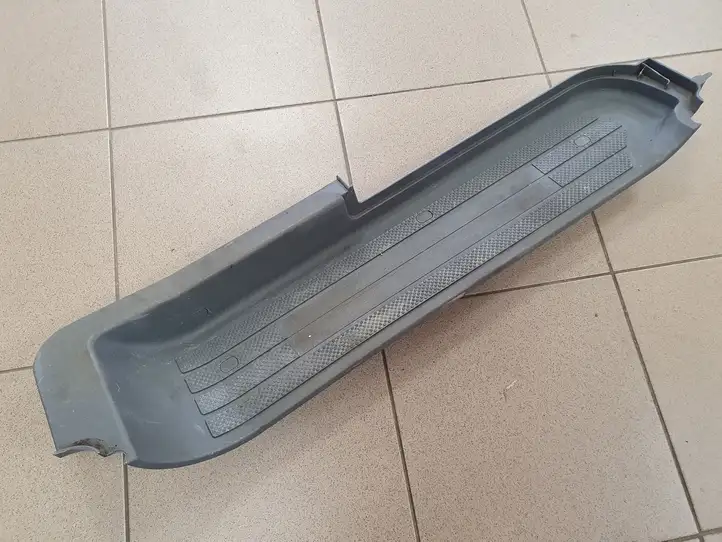 Mercedes-Benz Vito Viano W639 (2003 - 2010) Внутренняя отделка переднего порога — фото 1