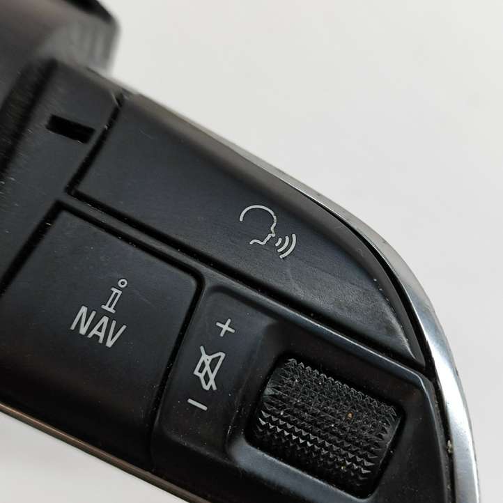 Audi A4 (2011 - 2015)  4L0951523C Кнопки рулевого колеса