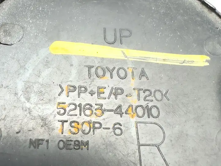 Toyota Avensis Verso (2004 - 2009) 5216344010 Заглушка буксировочной петли бампера — фото 3