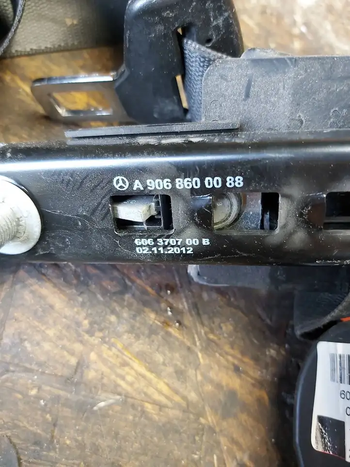 Volkswagen Crafter (2006 - 2016) 601384300 Передний ремень безопасности — фото 2