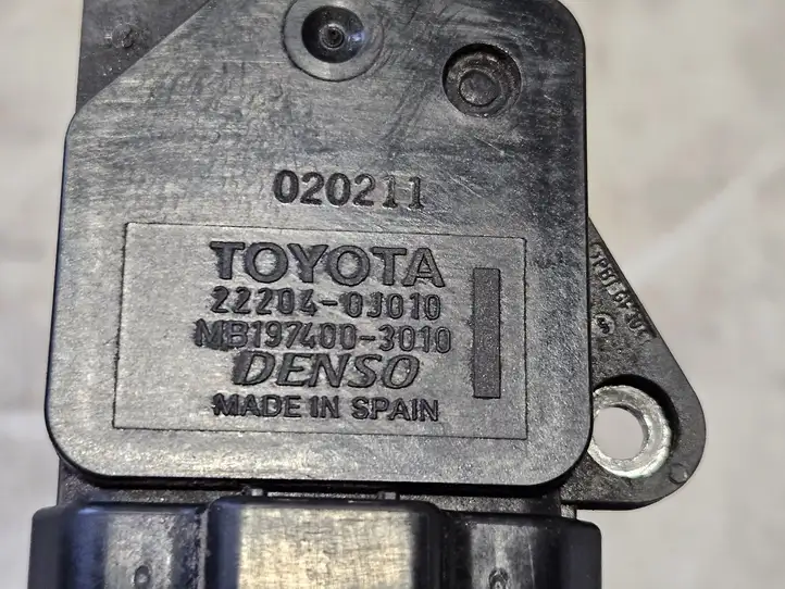 Toyota Yaris (1999 - 2003) 222040J010 Датчик массового расхода воздуха — фото 2