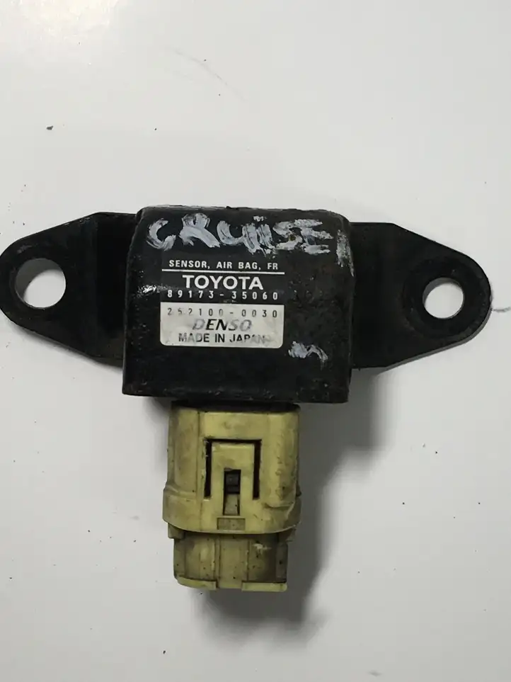Toyota Land Cruiser (J120) (2002 - 2009) 8917335060 Датчик удара SRS — фото 1
